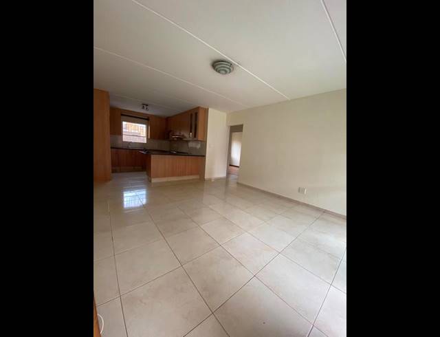 2 BEDROOM TOWNHOUSE FOR SALE IN VORNA VALLEY